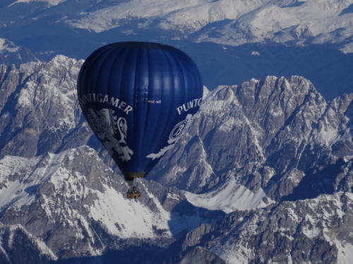 Puntigamer Heißluftballon über den Alpen
